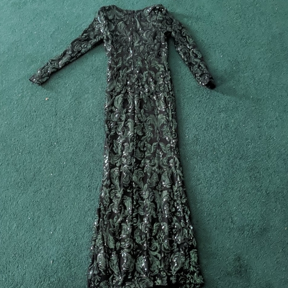 Black dress with green sequins - Picture 4 of 6